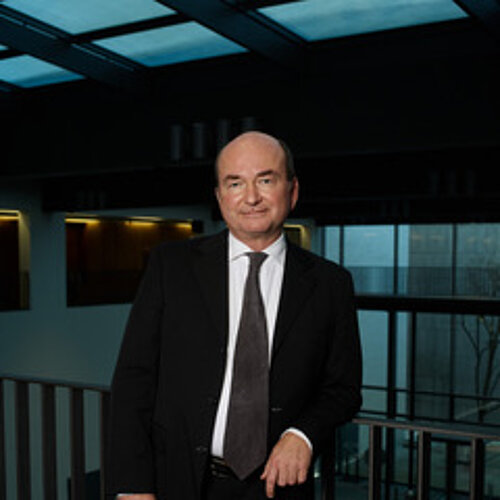 Dr. Alexander Drčar