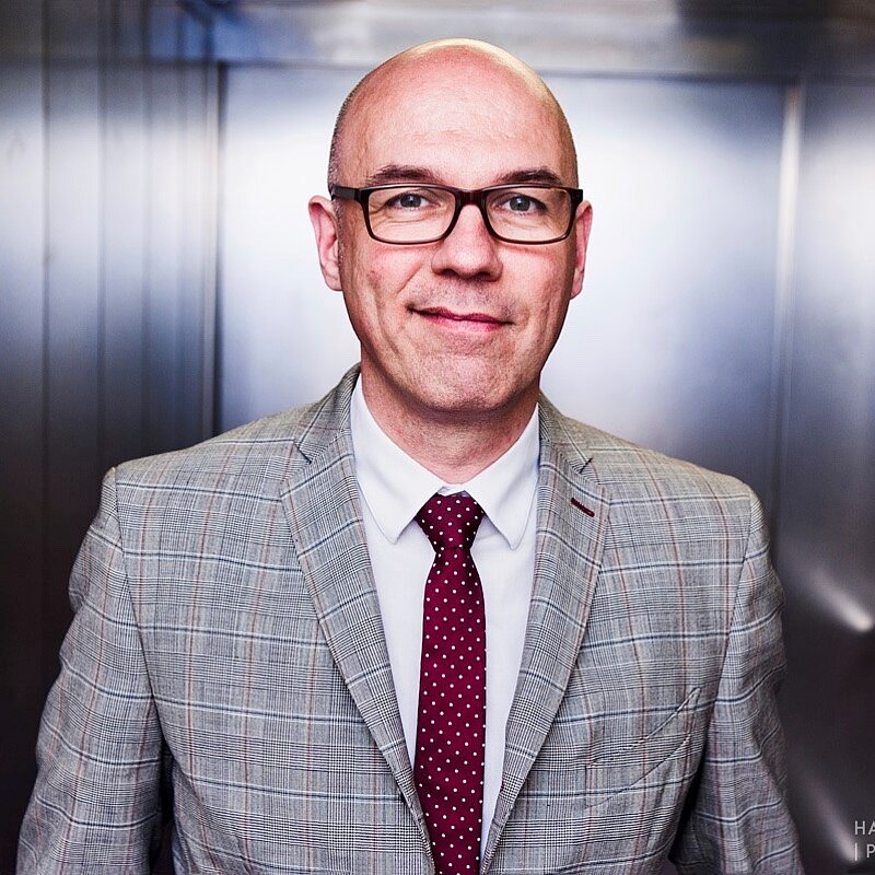 Prof. Sascha Wienhausen