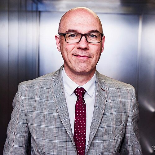 Prof. Sascha Wienhausen