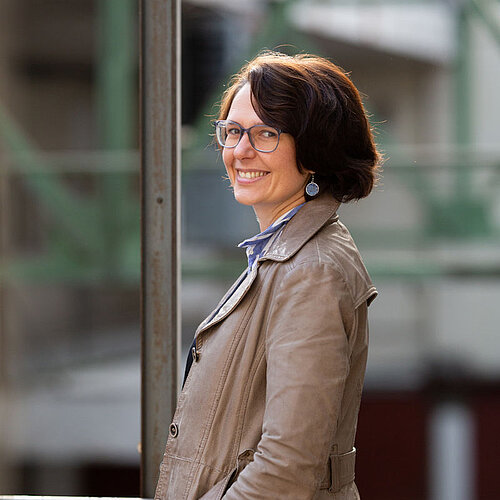 Prof. Annedore Hacker-Jakobi